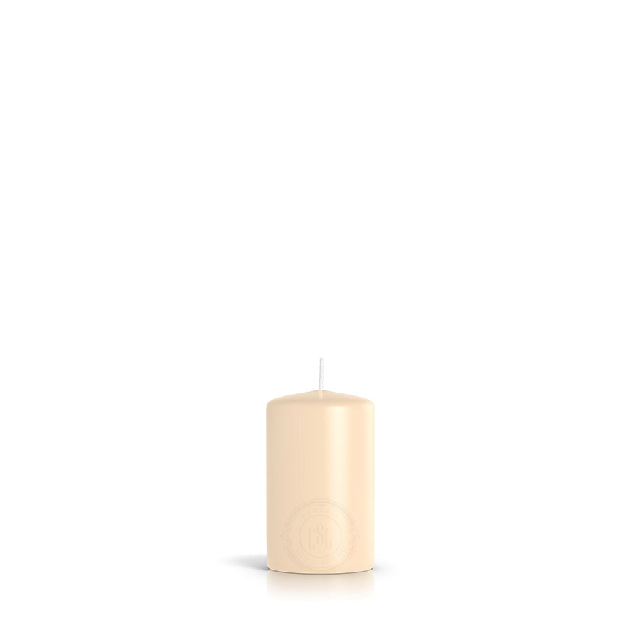Cylindrical candles Ø60 mm. h 100 mm. duration 28 hours Cream in tray of 8 pieces