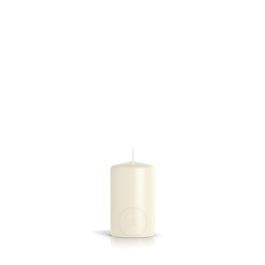 Cylindrical candles Ø60 mm. h 100 mm. duration 28 hours Cream in tray of 8 pieces